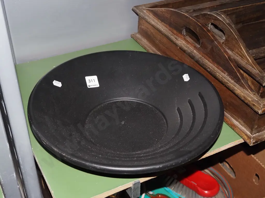 black plastic gold pan Image 1++