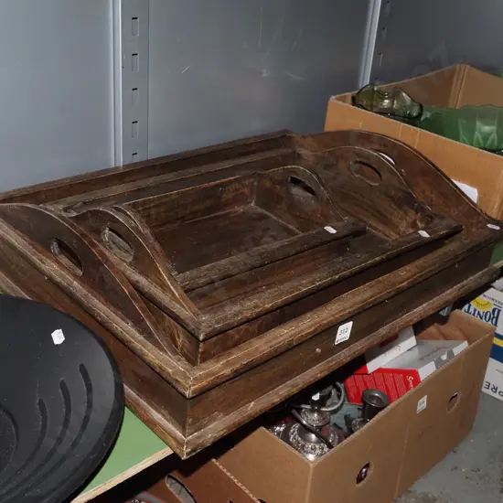 3x graduated wooden trays