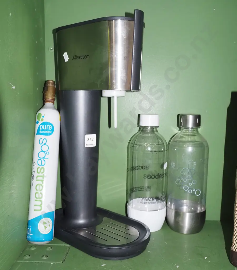 Soad Stream machine, gas bottle, 2x soda bottles Image 1++