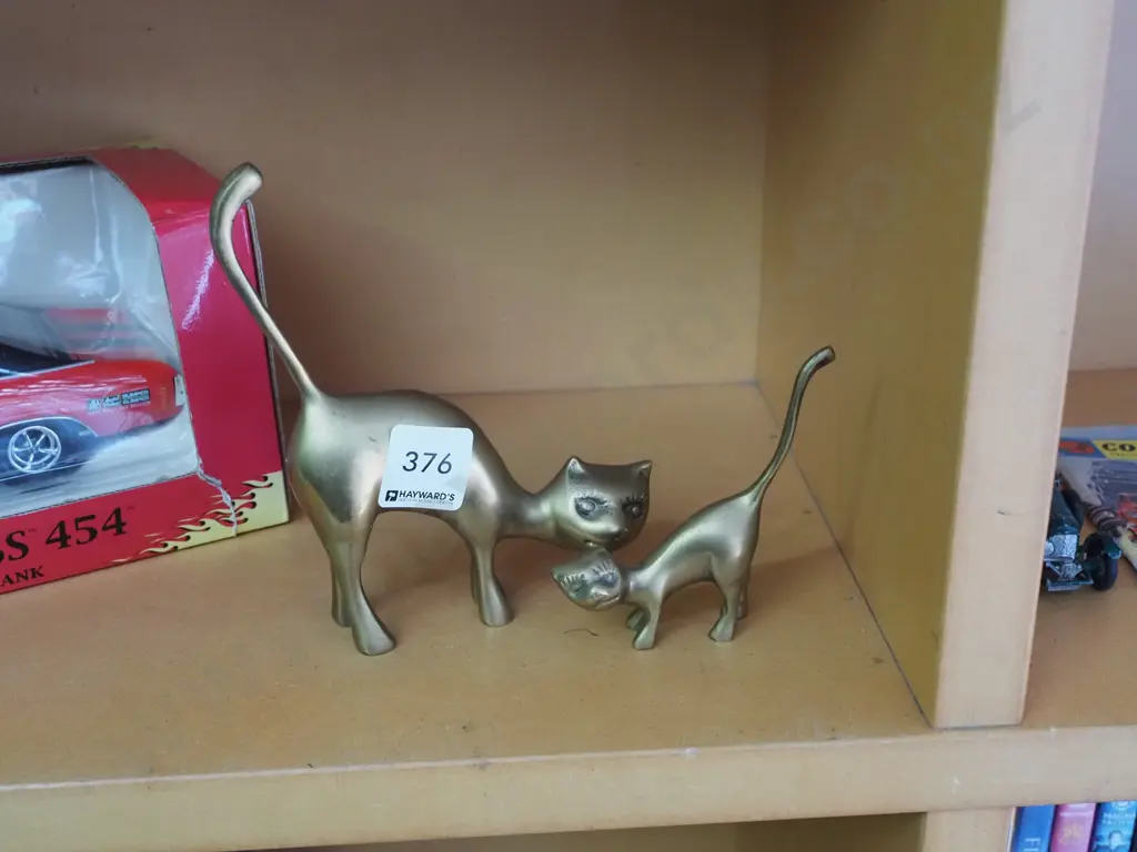 2x small brass cat figurines H150 Image 1++