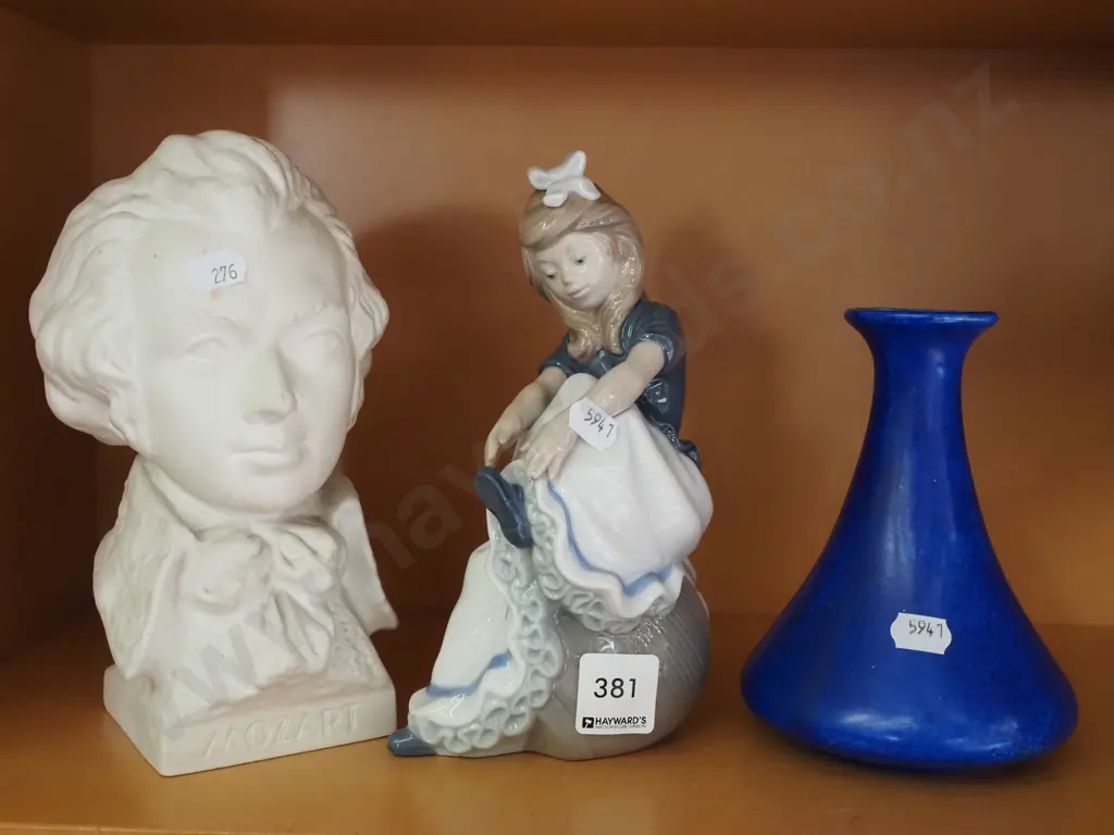 Mozart bust, Tunstall vase, Nao figurine  Mozart H200 Image 1++