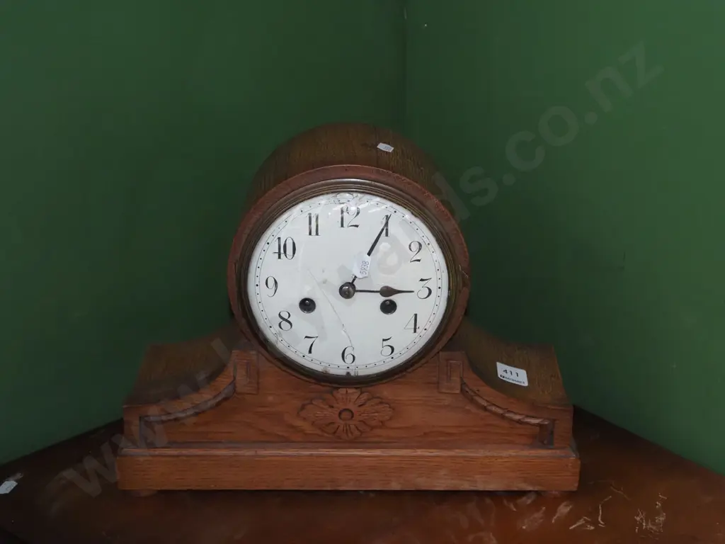 oak mantle clock - crack to glass Image 1++