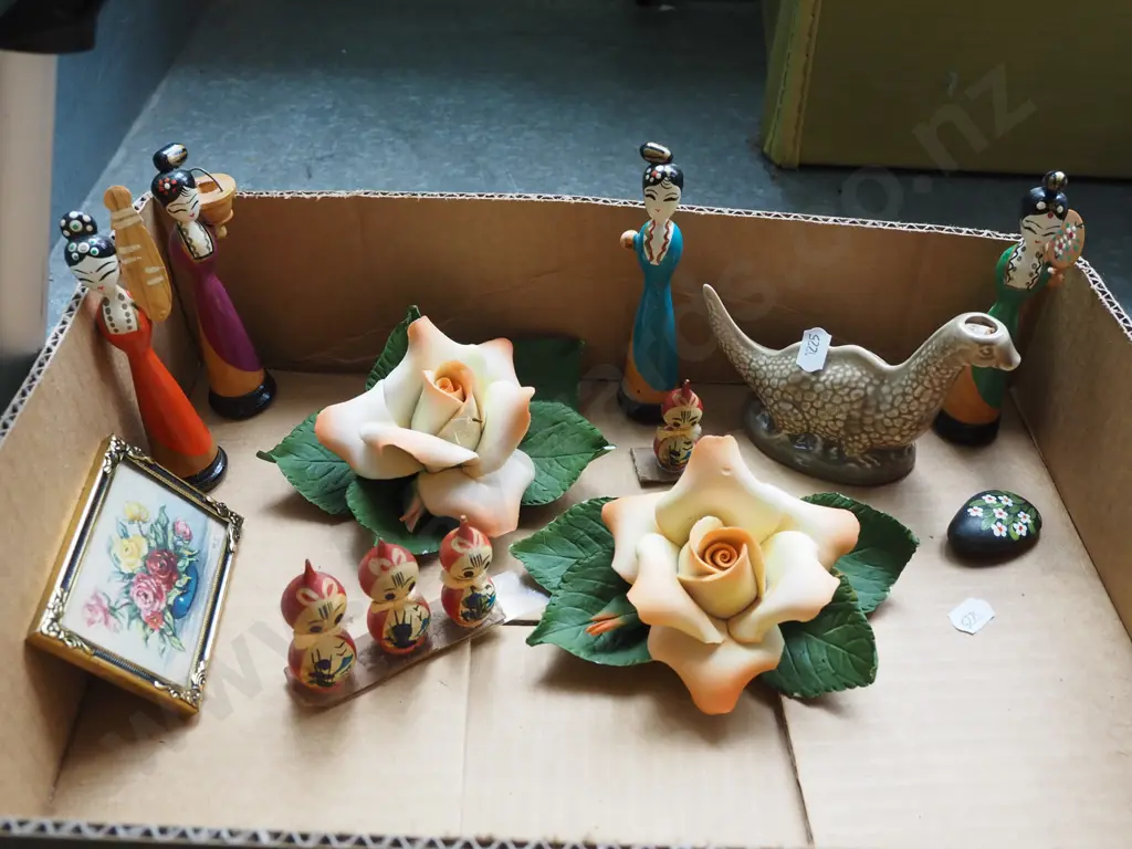 box; capodimonte roses, wooden figurines etc Image 1++