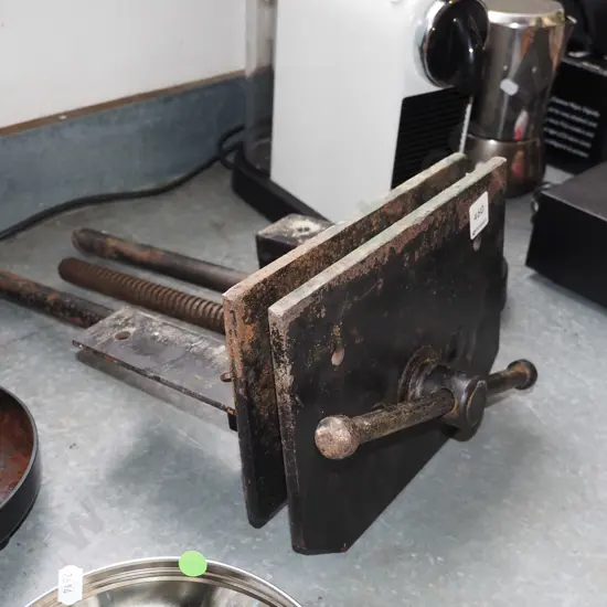 unbranded woodworkers vice