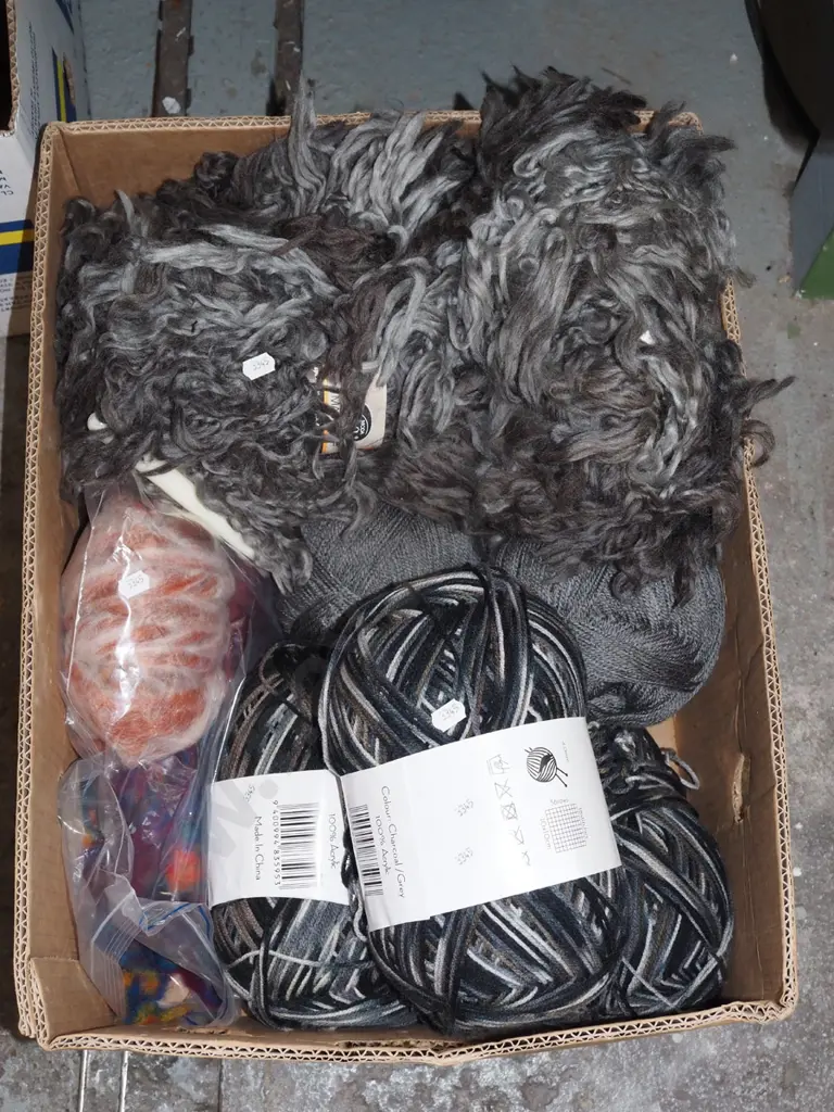 box; various knitting yarn Image 1++