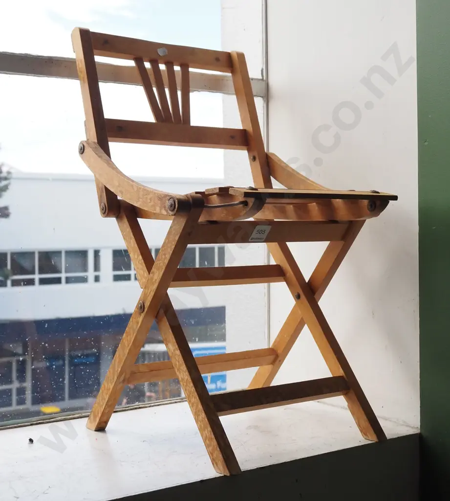 foldaway wooden dolls/childs chair Image 1++