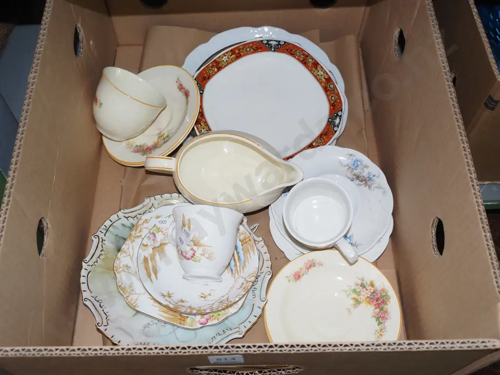 box; trios, jug, weights etc Image 1++