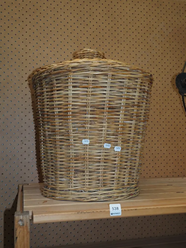 lidded cane laundry hamper H330 Image 1++