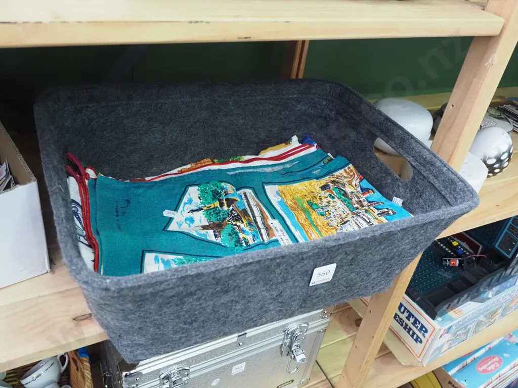 felt basket, linen tea towels Image 1++