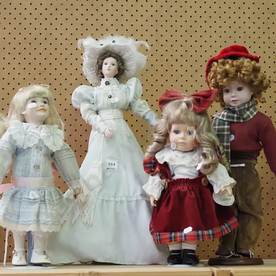 4x porcelain display dolls