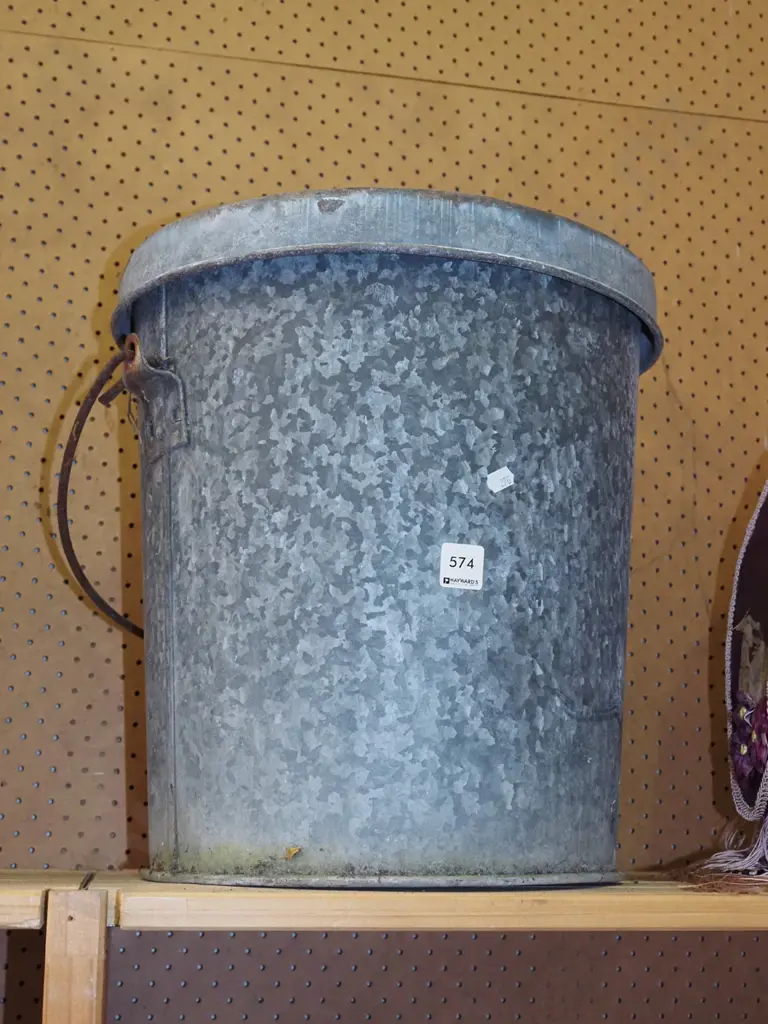 lidded galvanised ashcan H430 Image 1++