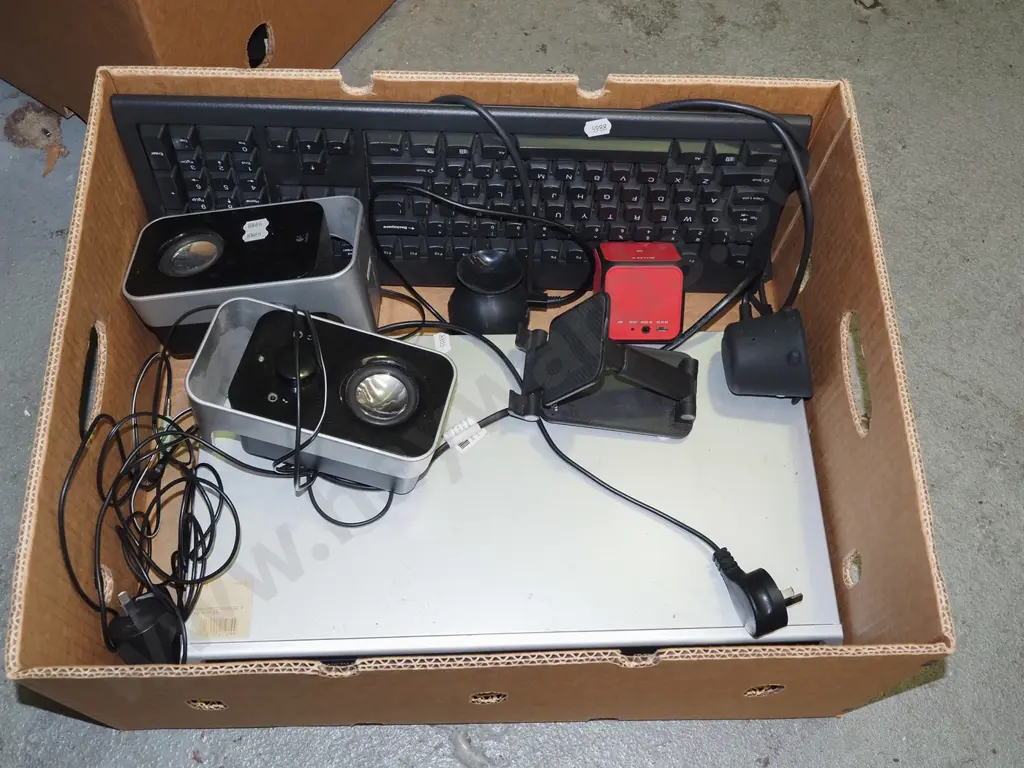 box; computer speakers, DVD player etc Image 1++
