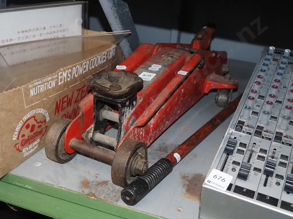 trolley jack Image 1++