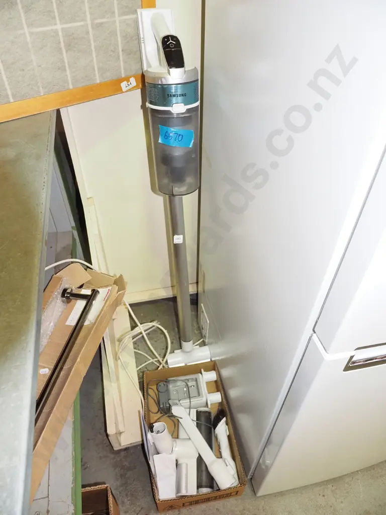 Samsung stick vacuum and accessories  Image 1++