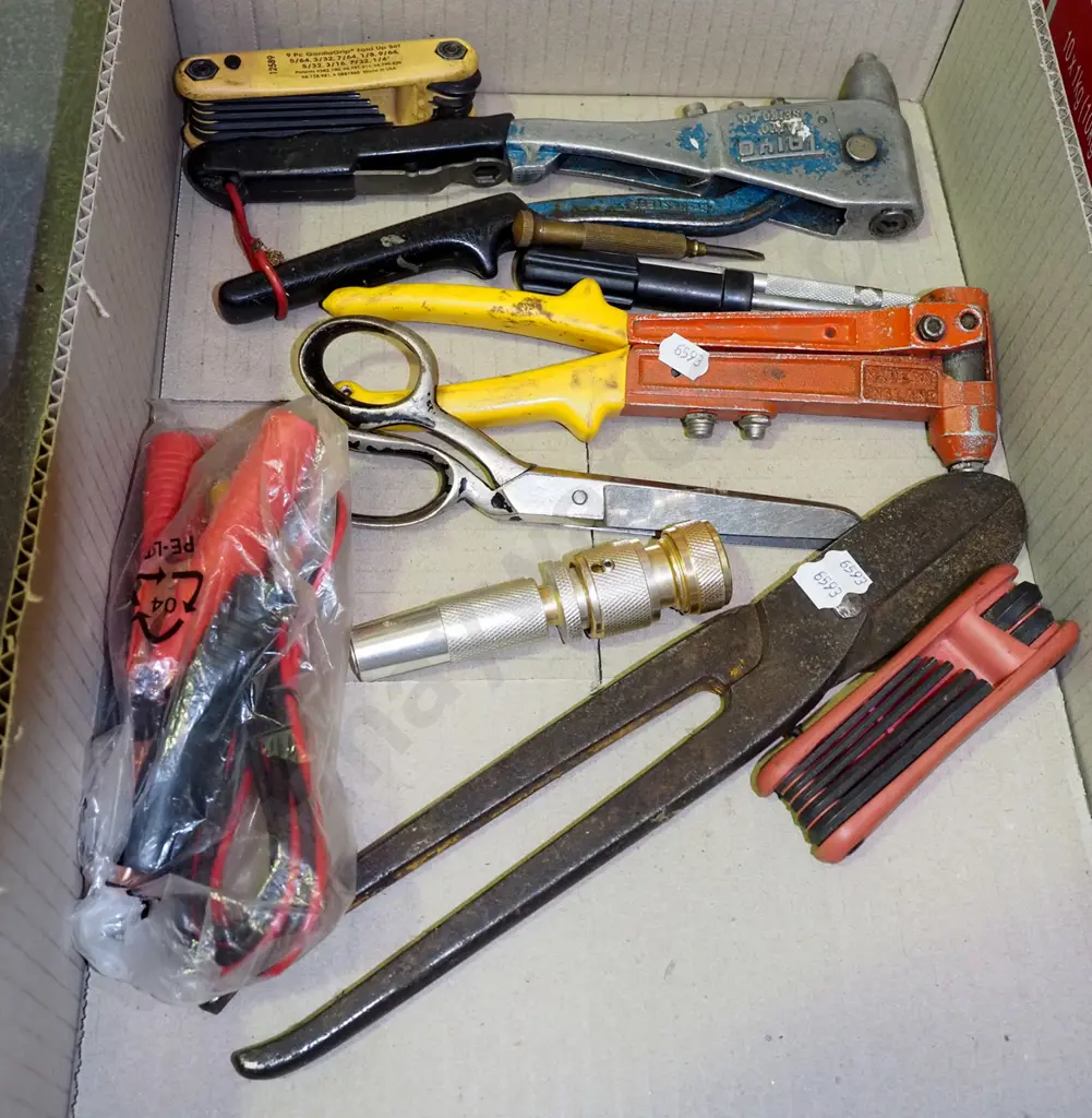 box; tin snips, scissors etc Image 1++