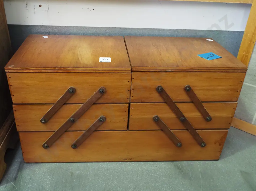 wooden sewing concertina Image 1++