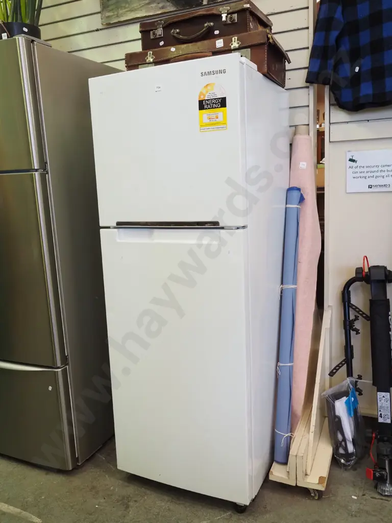 Samsung fridge/freezer - freezer needs  a clean H1560 W560 D610 Image 1++