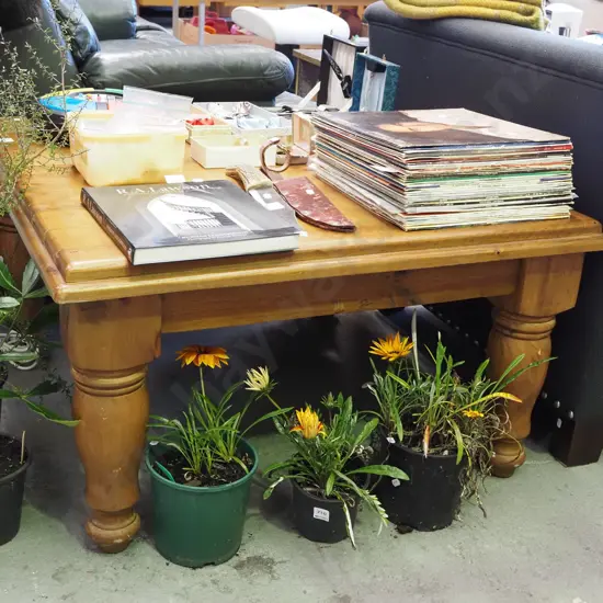 solid pine turned leg end table H500 W900 D900