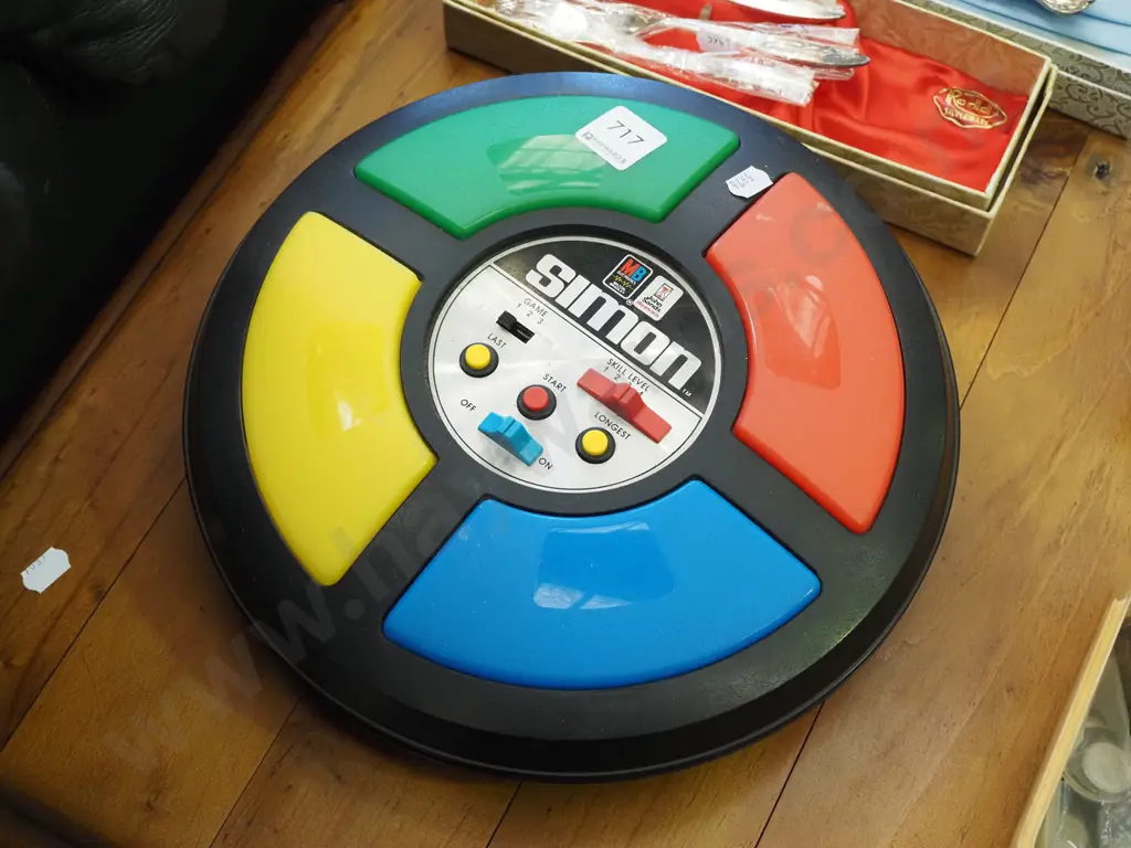battery powered Simon game Image 1++
