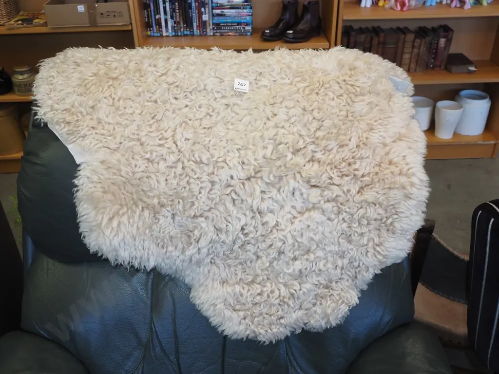 woollen sheepskin Image 1++