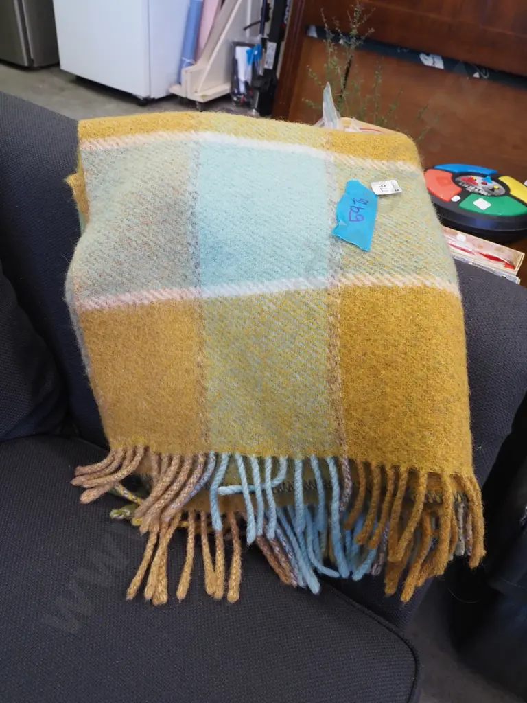 woollen blanket Image 1++
