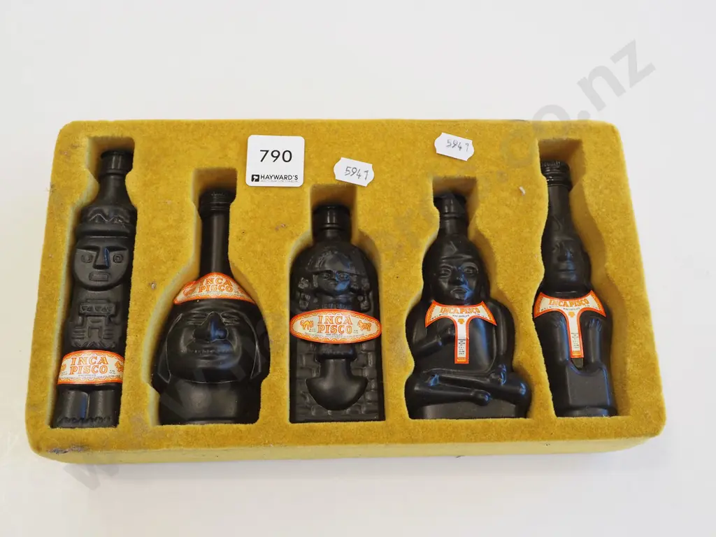 box of Inca Pisco spirit miniatures Image 1++