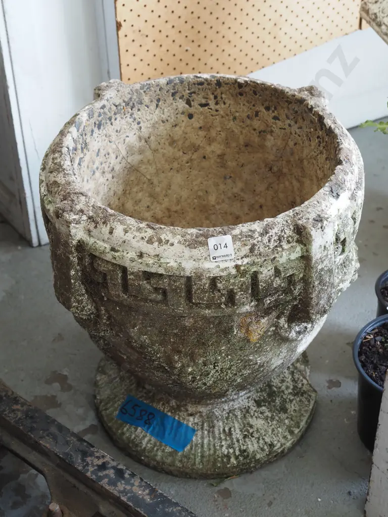 concrete garden urn H440 Diam400 Image 1++