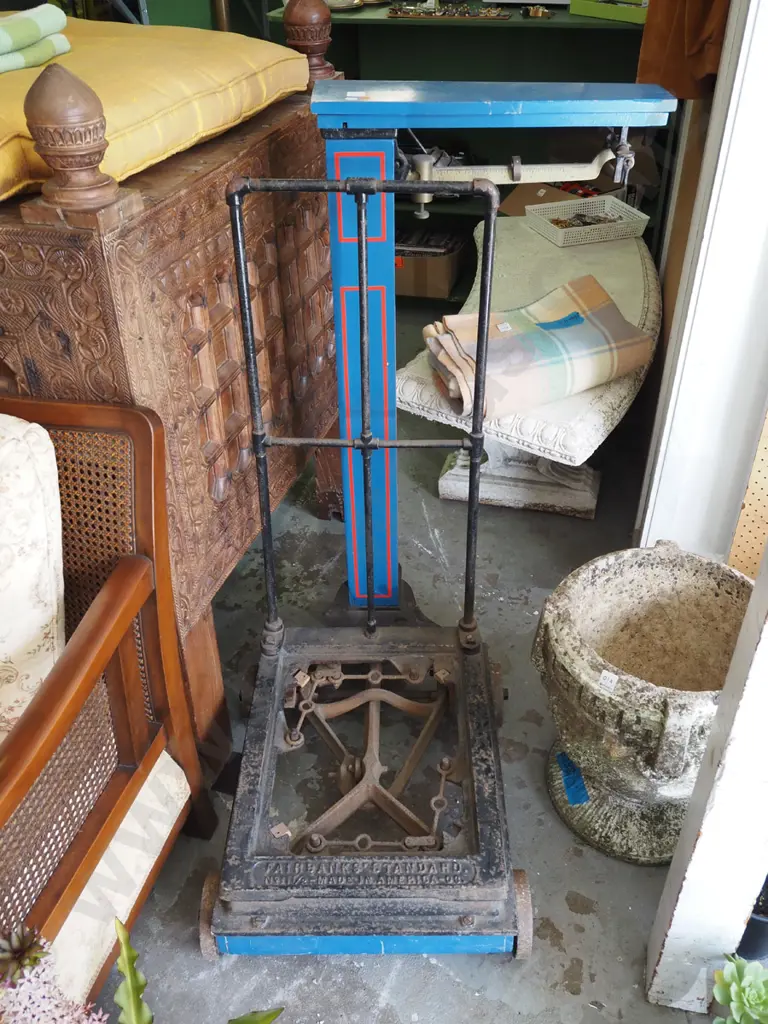 vintage platform scales Image 1++