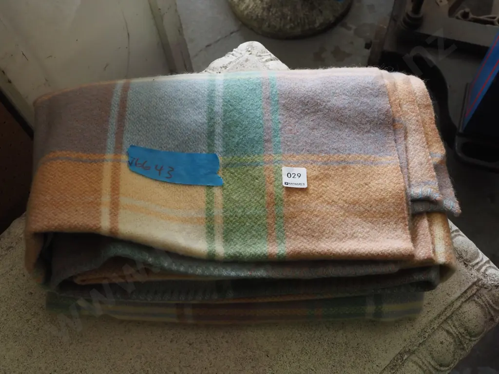 checked woollen blanket Image 1++
