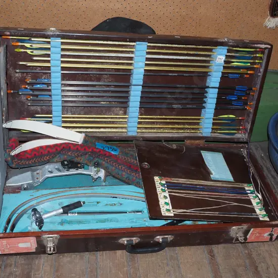 boxed archery set - some signs of corrosion - needs a clean