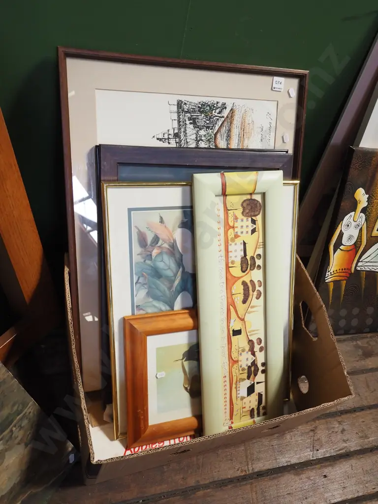 box of artworks Image 1++