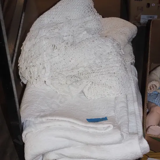 box; bedspreads, throws 