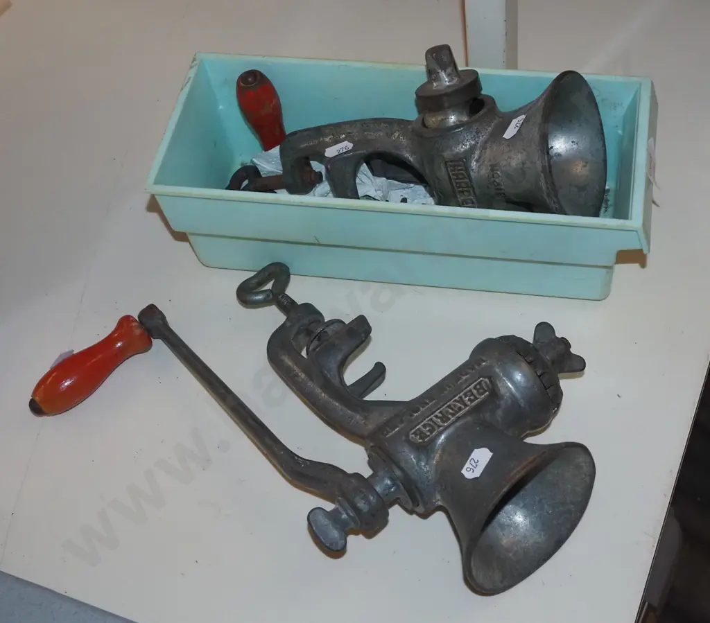 2x bench top mincers Image 1++