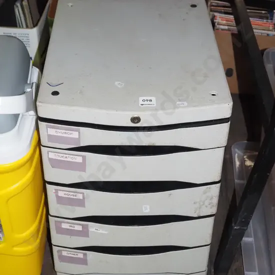 small 5 drawer plastic filing cabinet - no key H430 - needs a  clean