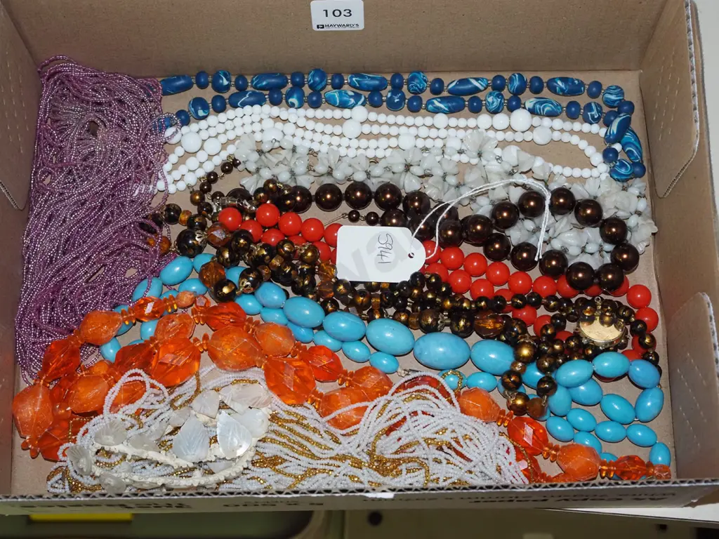 box of costume jewellery Image 1++