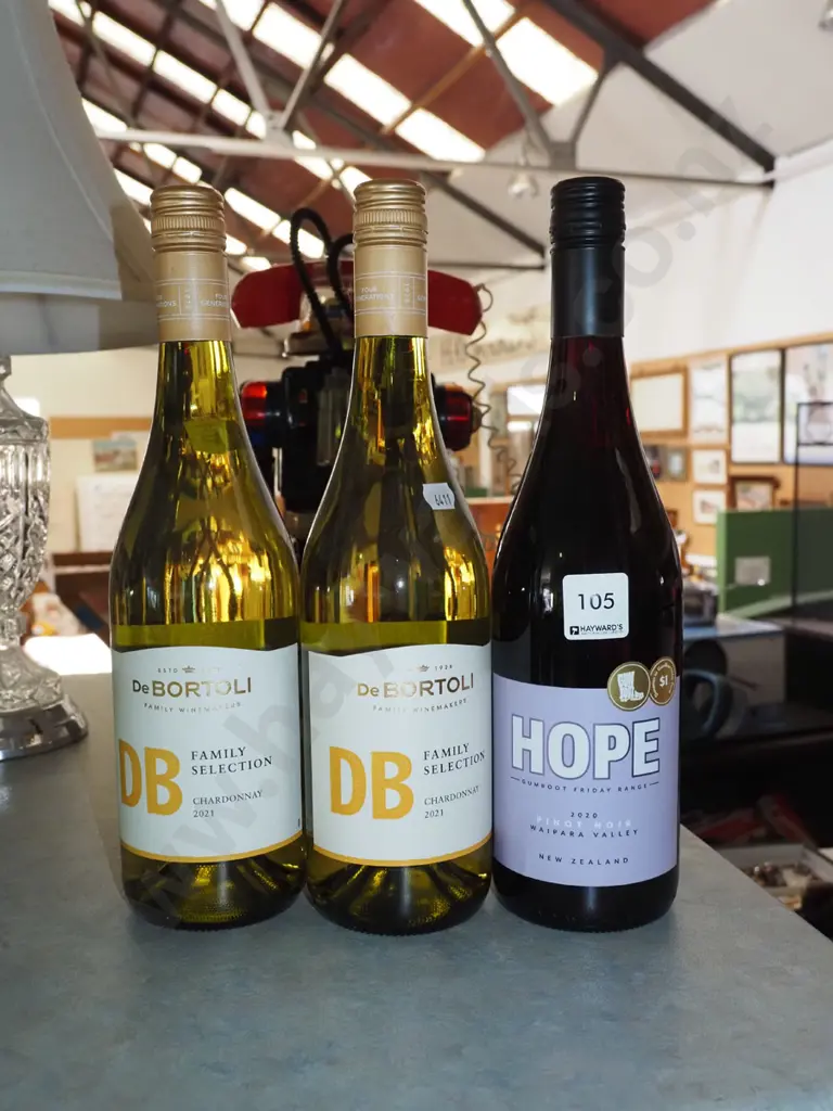 2x bottles of De Bortoli chardonnay 2021, 1x Hope 2020 pint noir Image 1++