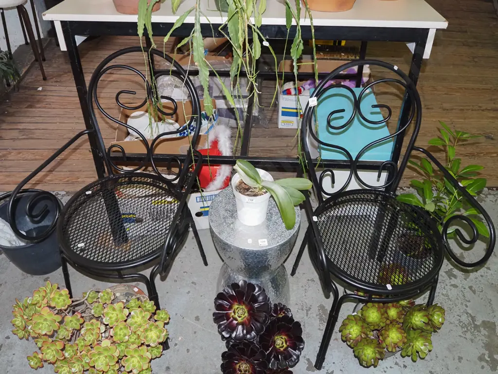 2x metal patio chairs Image 1++