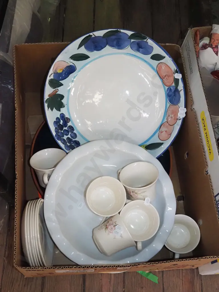 box; Crown Lynn cups, saucers, etc Image 1++