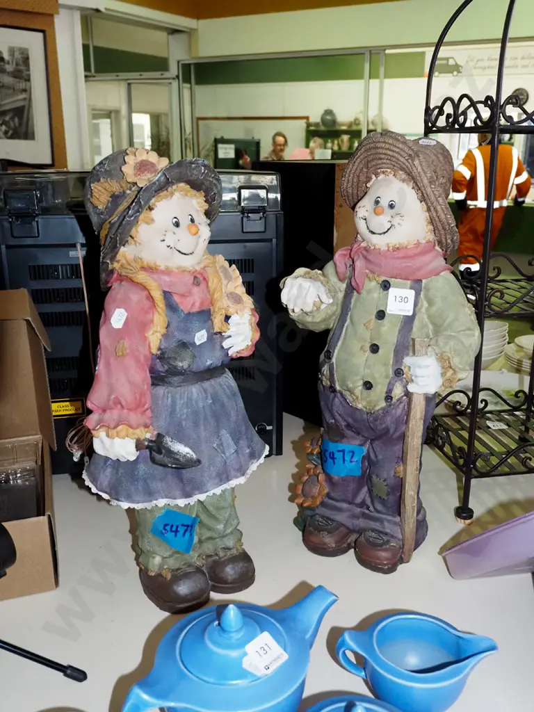 2x composite scarecrow garden figurines H470 Image 1++