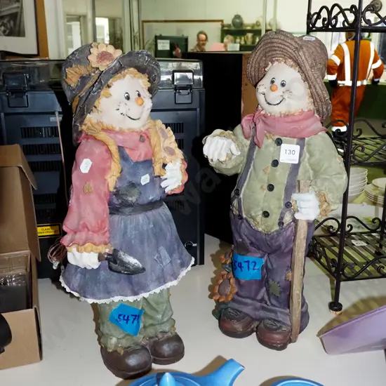 2x composite scarecrow garden figurines H470