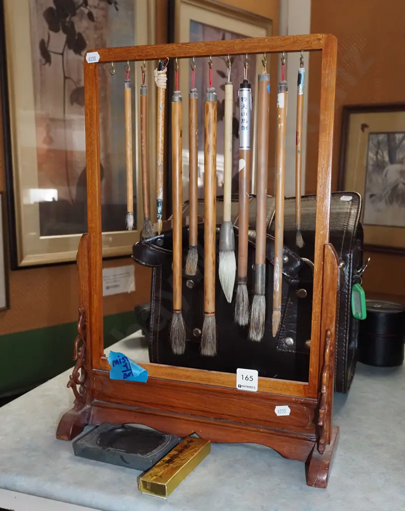Asian calligraphy set and stand - missing 1 brush H440 Image 1++