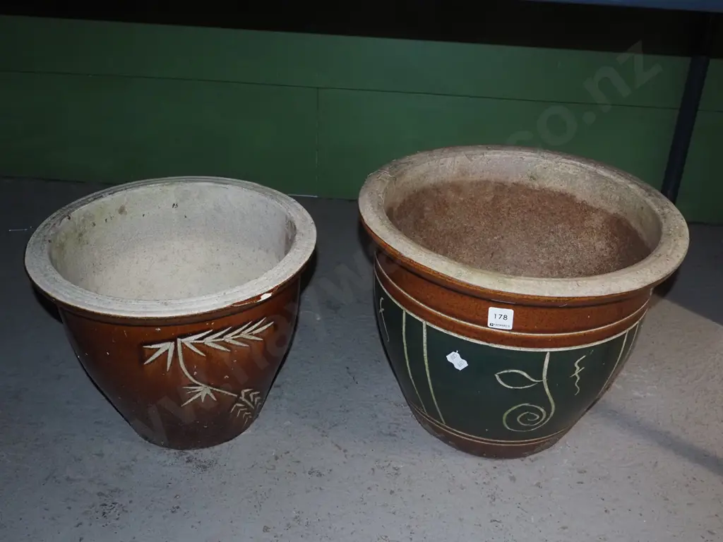 2x glazed planters Tallest H320 Image 1++