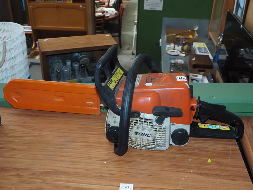 Stihl 017 small chainsaw Image 1++