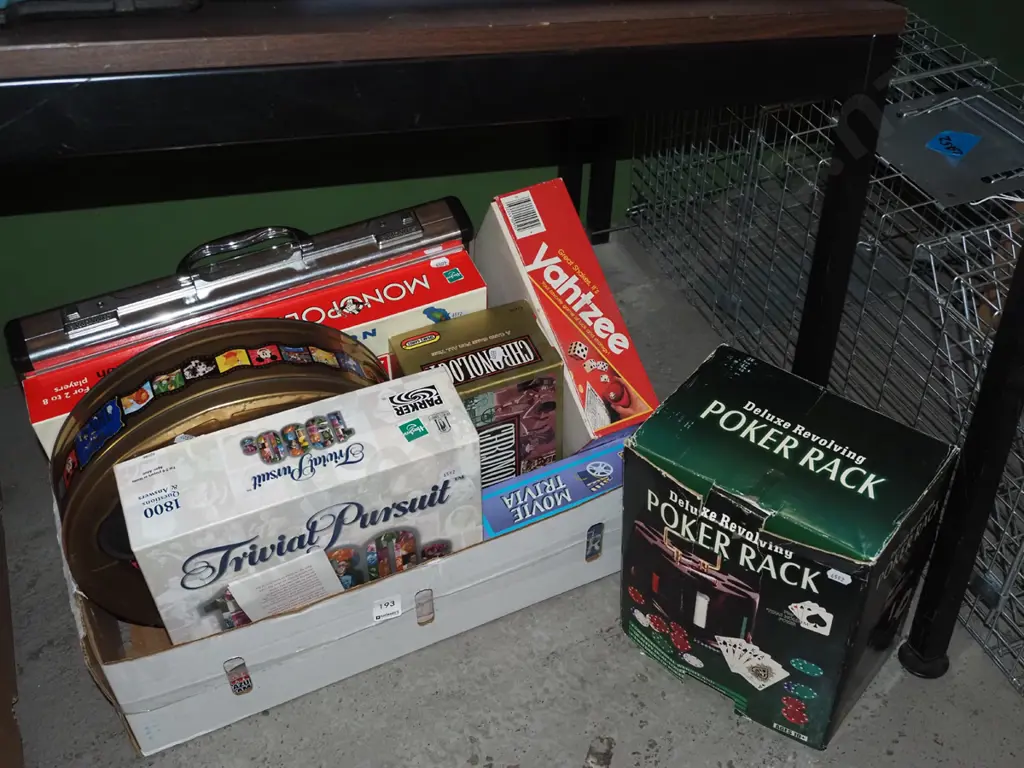 Delux Revolving poker rack, box of games Image 1++