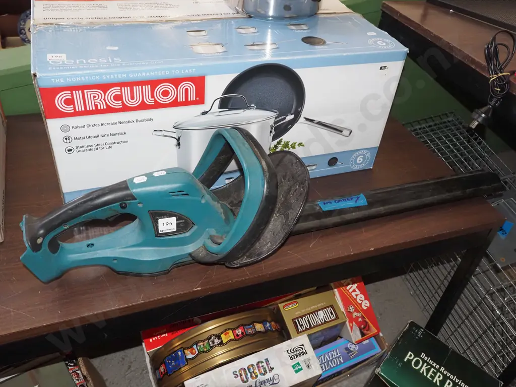 Makita battery powered hedge trimmers - skin only Image 1++