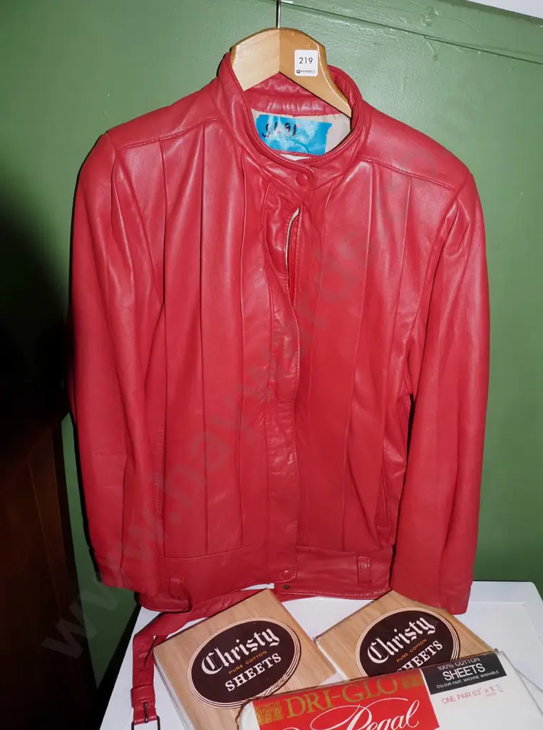 ladies red leather jacket - size 12 Image 1++