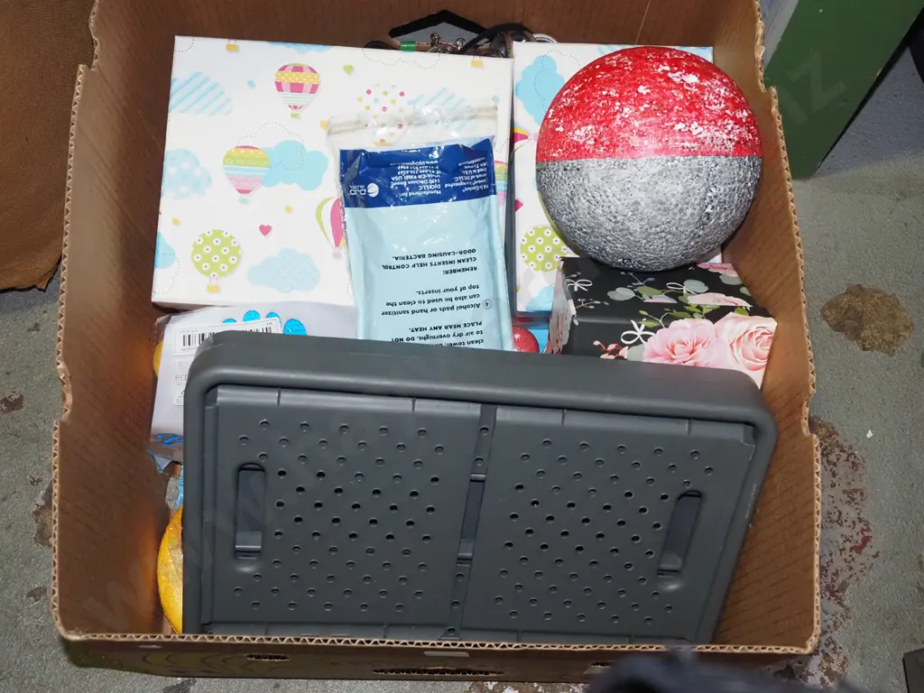 box; storage boxes, polystyrene balls etc Image 1++