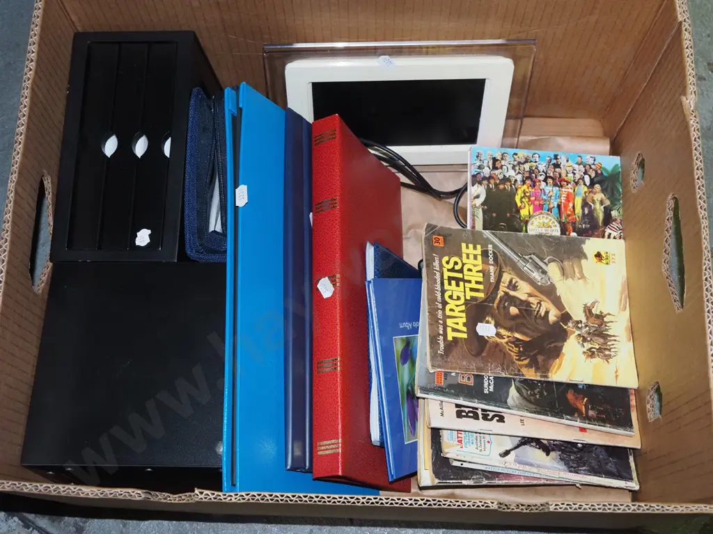 box; cowboy graphic novels, photo albums, digital photo frame etc Image 1++