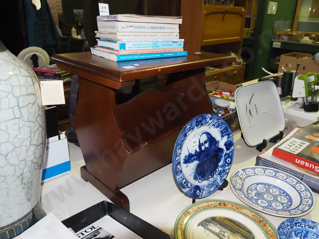 dark stained wooden end table/magazine rack Image 1++