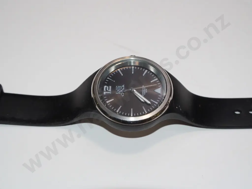 men's wristwatch Image 1++